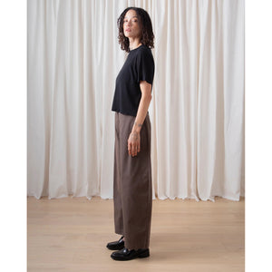 loose barrel pant in dark taupe