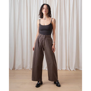 loose barrel pant in dark taupe