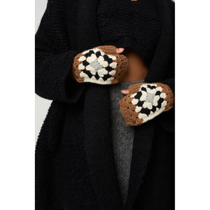 crochet gloves in black + cream