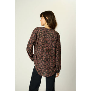 leslie top in fleur-de-lis black