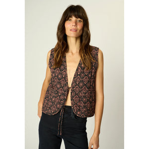 felicity vest in fleur-de-lis black